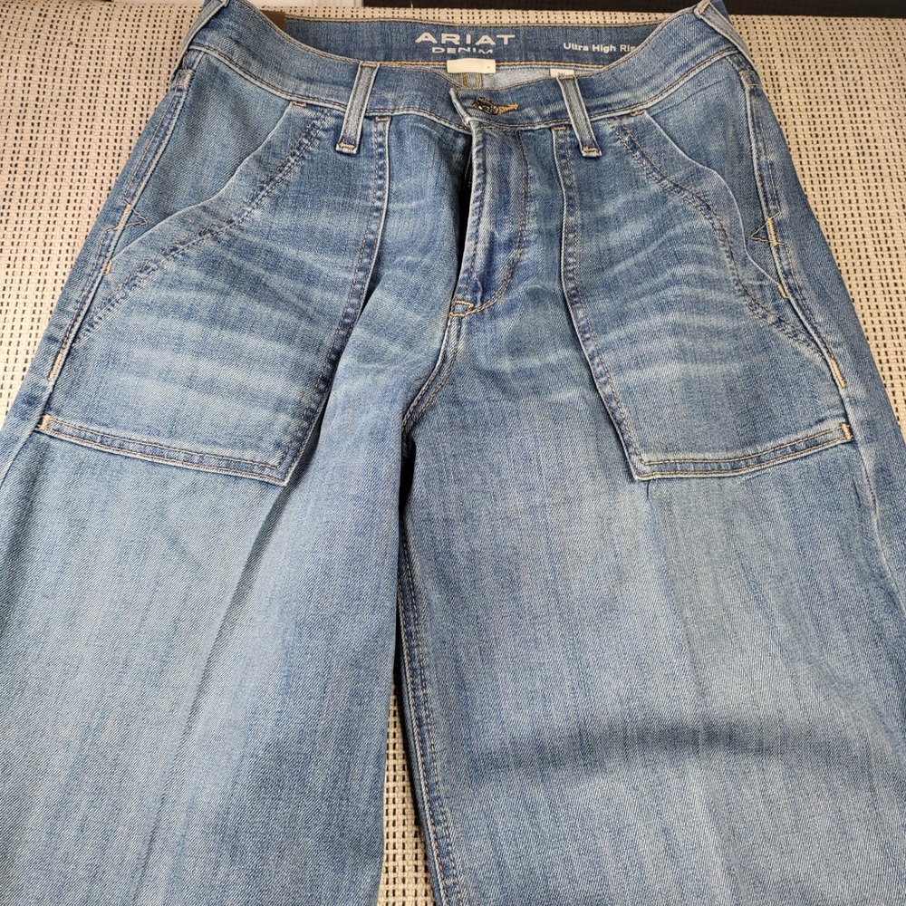 Ariat Jeans Women 26L Blue Ultra High Rise Wide Leg Front Patch Pocket Denim